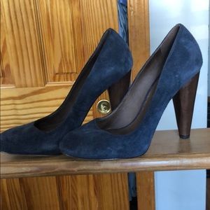 Cole Hasan Navy blue suede pumps dark wood heel 7